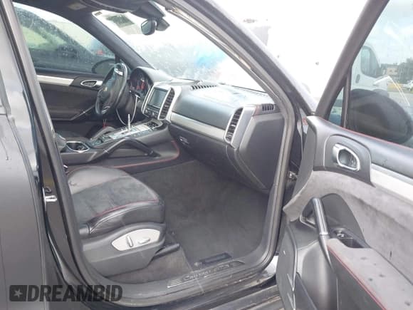 ✅ 2014 Porsche Cayenne GTS • VIN: WP1AD2A28ELA74131 • Lot: 42829362. Wystawiony na IAAI z przebiegiem Nie podano. Bezpłatny archiwum sprzedaży aukcyjnych z USA i szczegółowy raport historii pojazdu na DreamBid. Zdjęcie 5.