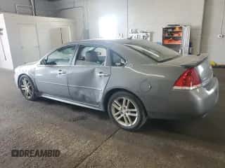 2009 Chevrolet Impala LTZ z VIN 2G1WU57MX91122850, wystawiony jako Copart lot #81018575 z przebiegiem 219 105 mil mil oraz Szkoda całkowita • Salvage title. Historia ofert i sprzedaży dostępna na DreamBid. Obrazek 2.