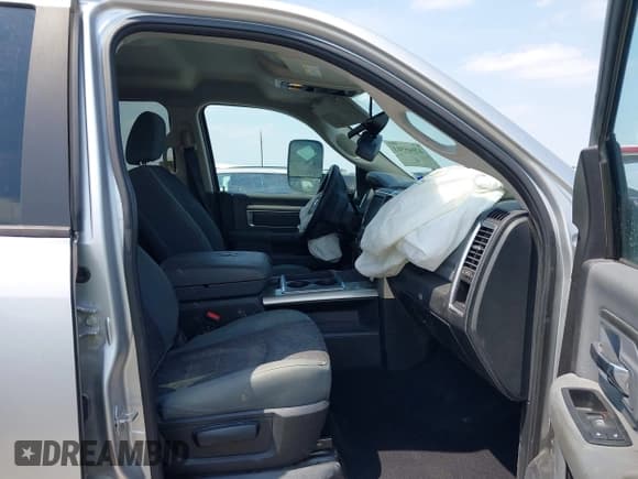 ✅ 2015 Ram 2500 SLT • VIN: 3C6UR5ML9FG611388 • Lot: 42045503. Wystawiony na IAAI z przebiegiem 164 547 mil. Bezpłatny archiwum sprzedaży aukcyjnych z USA i szczegółowy raport historii pojazdu na DreamBid. Zdjęcie 5.