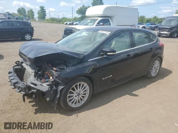 ✅ 2018 Ford Focus Electric • VIN: 1FADP3R47JL296743 • Lot: 65610715. Wystawiony na Copart z przebiegiem 62 350 mil. Bezpłatny archiwum sprzedaży aukcyjnych z USA i szczegółowy raport historii pojazdu na DreamBid. Zdjęcie 1.