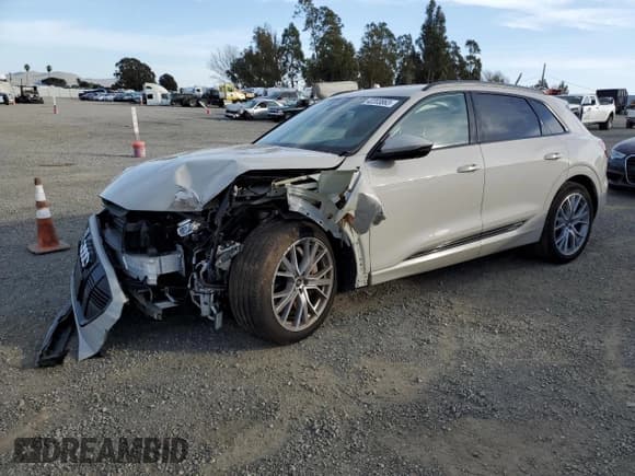 ✅ 2021 Audi e-tron Prestige • VIN: WA1VABGE9MB030019 • Lot: 42203863. Listed on Copart with 24,925 mi. Free auction sales archive from the USA and detailed vehicle history report at DreamBid. Image 1.
