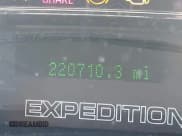 ✅ 2009 Ford Expedition Eddie Bauer • VIN: 1FMFU18599EB06950 • Lot: 43135088. Wystawiony na IAAI z przebiegiem 220 710 mil. Bezpłatny archiwum sprzedaży aukcyjnych z USA i szczegółowy raport historii pojazdu na DreamBid. Zdjęcie 7.