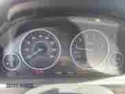 2016 BMW 3 Series z VIN WBA8E7C57GK415560, wystawiony jako Copart lot #60493425 z przebiegiem 37 702 mil mil oraz Szkoda całkowita • Salvage title. Historia ofert i sprzedaży dostępna na DreamBid. Obrazek 9.