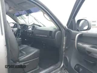 2009 Chevrolet Silverado 1500 LT with VIN 3GCEC23079G159384, listed as a IAAI auction lot 43089676 with 233,693 mi miles and . Bid and sale history available at DreamBid. Image 5.