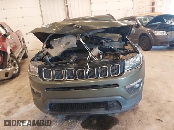 ✅ 2018 Jeep Compass Latitude • VIN: 3C4NJDBBXJT301159 • Lot: 43319630. Wystawiony na IAAI z przebiegiem 98 956 mil. Bezpłatny archiwum sprzedaży aukcyjnych z USA i szczegółowy raport historii pojazdu na DreamBid. Zdjęcie 12.