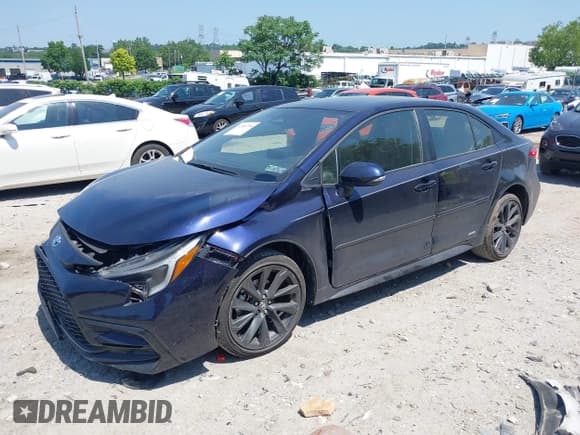 ✅ 2024 Toyota Corolla Hybrid LE • VIN: JTDBDMHE0RJ004853 • Lot: 42580798. Wystawiony na IAAI z przebiegiem 25 568 mil. Bezpłatny archiwum sprzedaży aukcyjnych z USA i szczegółowy raport historii pojazdu na DreamBid. Zdjęcie 18.