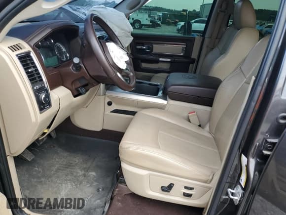 ✅ 2018 Ram 2500 Laramie • VIN: 3C6UR5FL6JG365292 • Lot: 62952235. Wystawiony na Copart z przebiegiem 141 176 mil. Bezpłatny archiwum sprzedaży aukcyjnych z USA i szczegółowy raport historii pojazdu na DreamBid. Zdjęcie 7.