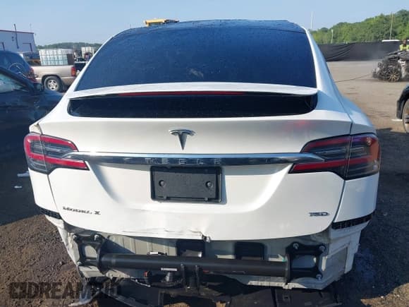 ✅ 2018 Tesla Model X 75D • VIN: 5YJXCBE23JF100303 • Лот: 42666935. Опубликован ранее на IAAI с пробегом Не указан. Бесплатный доступ к архиву аукционных продаж из США и подробный отчёт об истории автомобиля на DreamBid. Изображение 15.
