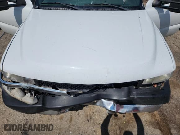 ✅ 2001 Chevrolet Silverado 2500HD LS • VIN: 1GCHK29U61E204921 • Лот: 63318435. Опубликован ранее на Copart с пробегом 283 890 миль. Бесплатный доступ к архиву аукционных продаж из США и подробный отчёт об истории автомобиля на DreamBid. Изображение 11.