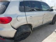 ✅ 2012 Volkswagen Tiguan S • VIN: WVGBV7AX6CW585386 • Lot: 43267607. Listed on IAAI with 91,618 mi. Free auction sales archive from the USA and detailed vehicle history report at DreamBid. Image 6.