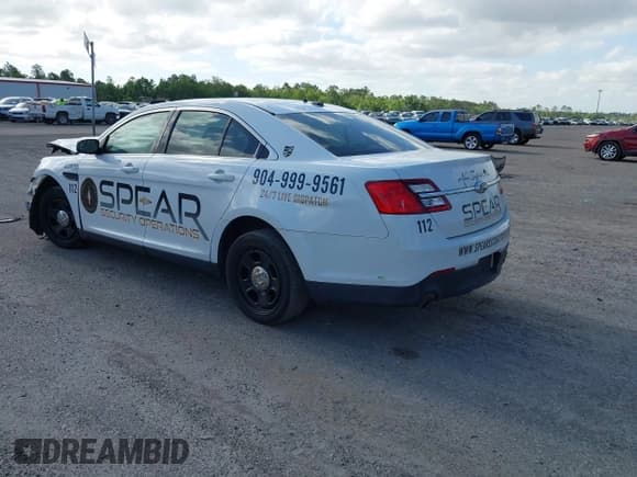 ✅ 2017 Ford Police Interceptor • VIN: 1FAHP2MK8HG123737 • Lot: 42128028. Wystawiony na IAAI z przebiegiem 103 987 mil. Bezpłatny archiwum sprzedaży aukcyjnych z USA i szczegółowy raport historii pojazdu na DreamBid. Zdjęcie 3.