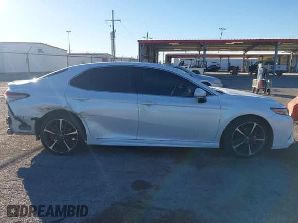 ✅ 2018 Toyota Camry XSE • VIN: 4T1B61HKXJU125001 • Lot: 43584996. Wystawiony na IAAI z przebiegiem 189 606 mil. Bezpłatny archiwum sprzedaży aukcyjnych z USA i szczegółowy raport historii pojazdu na DreamBid. Zdjęcie 13.