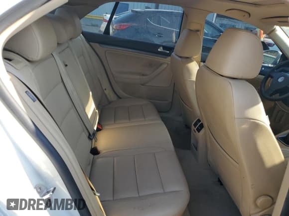 ✅ 2007 Volkswagen Jetta Wolfsburg Edition • VIN: 3VWEF81K37M067344 • Лот: 68866265. Опубликован ранее на Copart с пробегом 122 228 миль. Бесплатный доступ к архиву аукционных продаж из США и подробный отчёт об истории автомобиля на DreamBid. Изображение 10.