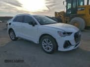 ✅ 2025 Audi Q3 S line Premium • VIN: WA1DECF3XS1021743 • Lot: 94355815. Wystawiony na Copart z przebiegiem 24 879 mil. Bezpłatny archiwum sprzedaży aukcyjnych z USA i szczegółowy raport historii pojazdu na DreamBid. Zdjęcie 4.