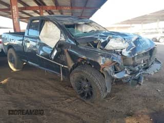 2019 Ram 1500 Tradesman z VIN 1C6RR6FG5KS516163, wystawiony jako IAAI lot #41647090 z przebiegiem 43 811 mil mil oraz . Historia ofert i sprzedaży dostępna na DreamBid. Obrazek 1.