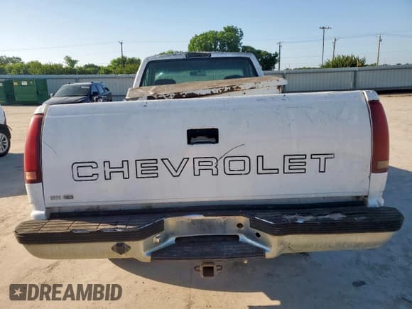 ✅ 1996 Chevrolet Silverado 2500 • VIN: 1GCGC24R8TZ227012 • Lot: 61209165. Wystawiony na Copart z przebiegiem 271 014 mil. Bezpłatny archiwum sprzedaży aukcyjnych z USA i szczegółowy raport historii pojazdu na DreamBid. Zdjęcie 6.