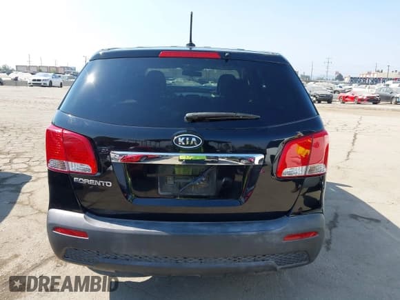✅ 2011 Kia Sorento LX • VIN: 5XYKT3A15BG005779 • Lot: 42915388. Listed on IAAI with 180,119 mi. Free auction sales archive from the USA and detailed vehicle history report at DreamBid. Image 17.