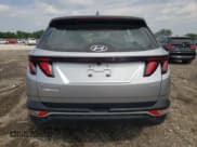 ✅ 2022 Hyundai Tucson SE • VIN: 5NMJACAE7NH061799 • Lot: 64796443. Wystawiony na Copart z przebiegiem 24 310 mil. Bezpłatny archiwum sprzedaży aukcyjnych z USA i szczegółowy raport historii pojazdu na DreamBid. Zdjęcie 6.