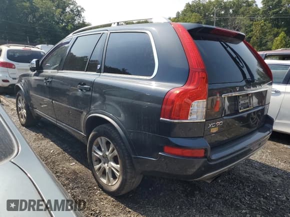 ✅ 2014 Volvo XC90 • VIN: YV4952CZ3E1685494 • Lot: 71672525. Listed on Copart with 174,000 mi. Free auction sales archive from the USA and detailed vehicle history report at DreamBid. Image 2.