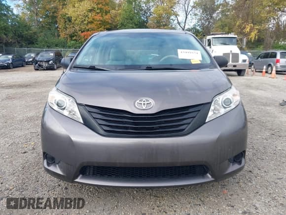 ✅ 2013 Toyota Sienna L • VIN: 5TDZK3DC4DS284422 • Lot: 43499374. Wystawiony na IAAI z przebiegiem 183 570 mil. Bezpłatny archiwum sprzedaży aukcyjnych z USA i szczegółowy raport historii pojazdu na DreamBid. Zdjęcie 12.