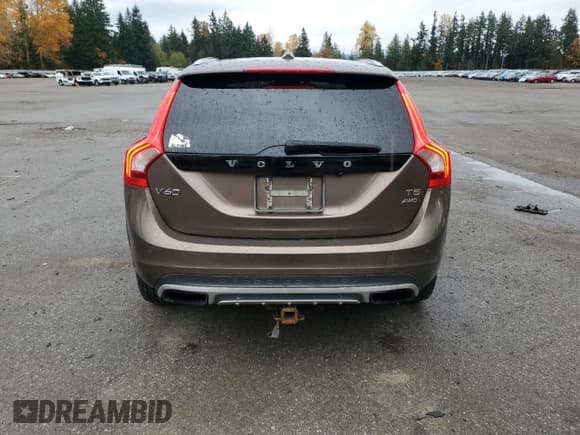 ✅ 2015 Volvo V60 T5 Platinum • VIN: YV4612HMXF1000033 • Лот: 92734025. Опубликован ранее на Copart с пробегом 154 226 миль. Бесплатный доступ к архиву аукционных продаж из США и подробный отчёт об истории автомобиля на DreamBid. Изображение 6.