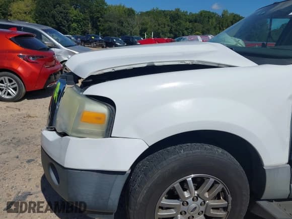 ✅ 2007 Ford Expedition XLT • VIN: 1FMFU15527LA34261 • Lot: 43204652. Wystawiony na IAAI z przebiegiem 225 327 mil. Bezpłatny archiwum sprzedaży aukcyjnych z USA i szczegółowy raport historii pojazdu na DreamBid. Zdjęcie 6.