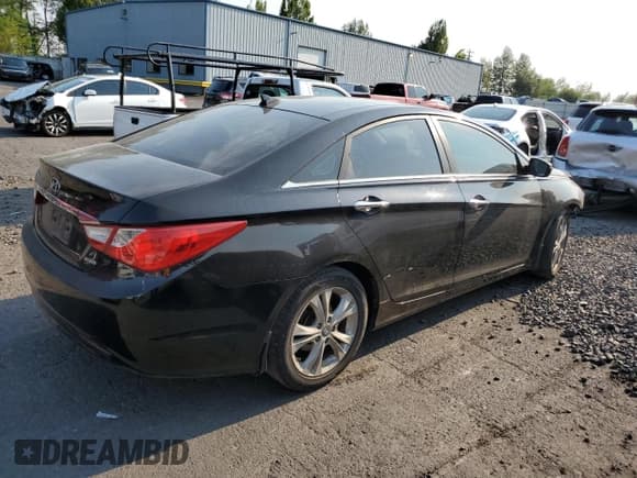 ✅ 2012 Hyundai Sonata SE • VIN: 5NPEC4AC4CH372607 • Lot: 65817534. Listed on Copart with 173,446 mi. Free auction sales archive from the USA and detailed vehicle history report at DreamBid. Image 3.