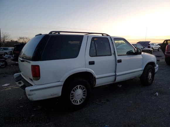 ✅ 1998 GMC Jimmy SLS • VIN: 1GKDT13W9W2506846 • Lot: 84854964. Listed on Copart with 151,051 mi. Free auction sales archive from the USA and detailed vehicle history report at DreamBid. Image 3.