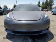 ✅ 2023 Tesla Model 3 • VIN: 5YJ3E1EA6PF712983 • Lot: 68097565. Wystawiony na Copart z przebiegiem 25 830 mil. Bezpłatny archiwum sprzedaży aukcyjnych z USA i szczegółowy raport historii pojazdu na DreamBid. Zdjęcie 5.