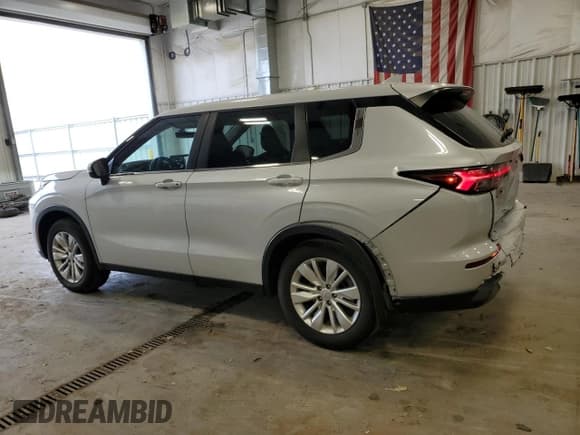 ✅ 2025 Mitsubishi Outlander SE • VIN: JA4J4UA82SZ021235 • Лот: 91822695. Опубликован ранее на Copart с пробегом 12 880 миль. Бесплатный доступ к архиву аукционных продаж из США и подробный отчёт об истории автомобиля на DreamBid. Изображение 2.