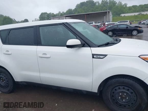 ✅ 2017 Kia Soul • VIN: KNDJN2A27H7452869 • Лот: 42286579. Опубликован ранее на IAAI с пробегом 70 480 миль. Бесплатный доступ к архиву аукционных продаж из США и подробный отчёт об истории автомобиля на DreamBid. Изображение 13.