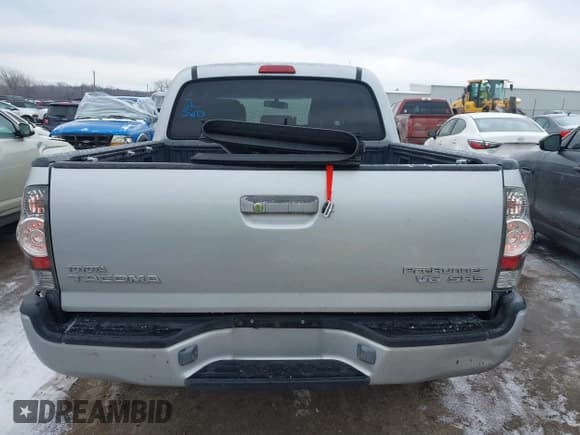 ✅ 2005 Toyota Tacoma PreRunner • VIN: 5TEJU62N15Z096264 • Lot: 41537776. Listed on IAAI with 124,778 mi. Free auction sales archive from the USA and detailed vehicle history report at DreamBid. Image 16.