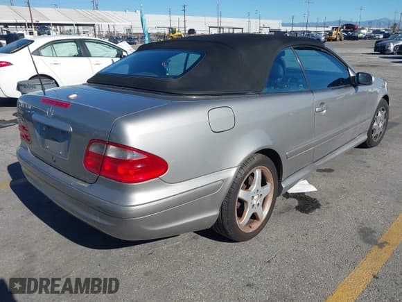 ✅ 2003 Mercedes-Benz CLK 430 • VIN: WDBLK70G83T137556 • Lot: 43856819. Listed on IAAI with 156,772 mi. Free auction sales archive from the USA and detailed vehicle history report at DreamBid. Image 4.
