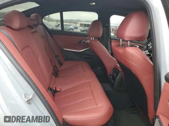 ✅ 2025 BMW 3 Series 330i • VIN: 3MW69CW09S8F14072 • Lot: 84287345. Wystawiony na Copart z przebiegiem 7 092 mil. Bezpłatny archiwum sprzedaży aukcyjnych z USA i szczegółowy raport historii pojazdu na DreamBid. Zdjęcie 10.