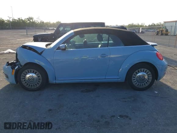 ✅ 2013 Volkswagen Beetle 2.5L • VIN: 3VW5P7AT0DM812482 • Lot: 42103987. Listed on IAAI with 105,513 mi. Free auction sales archive from the USA and detailed vehicle history report at DreamBid. Image 15.
