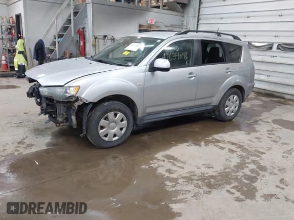 ✅ 2011 Mitsubishi Outlander ES • VIN: JA4AS2AW3BU015546 • Lot: 42634046. Listed on IAAI with 99,162 mi. Free auction sales archive from the USA and detailed vehicle history report at DreamBid. Image 2.