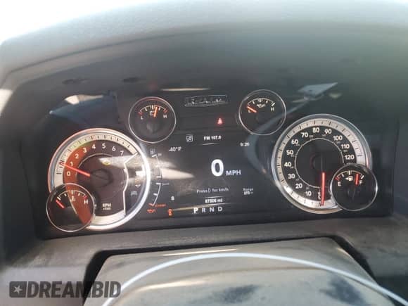 2018 Ram 1500 SLT z VIN 1C6RR7GT3JS199354, wystawiony jako Copart lot #49298115 z przebiegiem 87 506 mil mil oraz Szkoda całkowita • Salvage title. Historia ofert i sprzedaży dostępna na DreamBid. Obrazek 9.