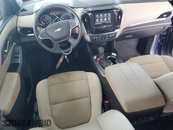 ✅ 2022 Chevrolet Traverse LS • VIN: 1GNERFKW5NJ136360 • Lot: 70977694. Wystawiony na Copart z przebiegiem 50 995 mil. Bezpłatny archiwum sprzedaży aukcyjnych z USA i szczegółowy raport historii pojazdu na DreamBid. Zdjęcie 8.