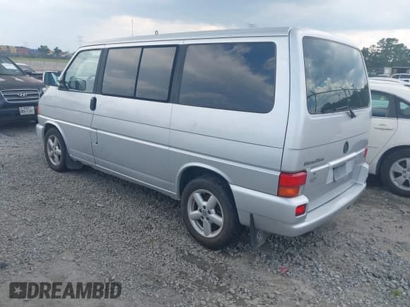 ✅ 2002 Volkswagen EuroVan MV • VIN: WV2MB47052H003166 • Lot: 42681279. Wystawiony na IAAI z przebiegiem 256 142 mil. Bezpłatny archiwum sprzedaży aukcyjnych z USA i szczegółowy raport historii pojazdu na DreamBid. Zdjęcie 3.