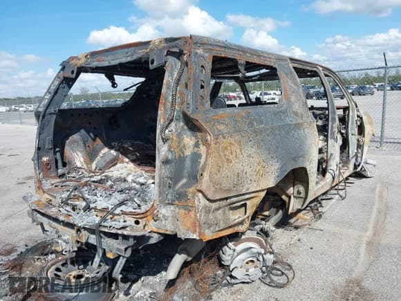 ✅ 2022 Chevrolet Suburban LT • VIN: 1GNSKCKD1NR286326 • Lot: 40754375. Listed on IAAI with Not provided. Free auction sales archive from the USA and detailed vehicle history report at DreamBid. Image 4.