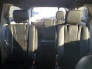 ✅ 2018 Dodge Grand Caravan SE • VIN: 2C4RDGBG4JR329371 • Lot: 90029535. Wystawiony na Copart z przebiegiem 161 325 mil. Bezpłatny archiwum sprzedaży aukcyjnych z USA i szczegółowy raport historii pojazdu na DreamBid. Zdjęcie 10.