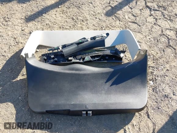 ✅ 2019 Buick Envision Preferred • VIN: LRBFXBSA1KD002390 • Lot: 43526212. Wystawiony na IAAI z przebiegiem 106 413 mil. Bezpłatny archiwum sprzedaży aukcyjnych z USA i szczegółowy raport historii pojazdu na DreamBid. Zdjęcie 12.