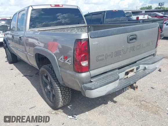 ✅ 2006 Chevrolet Silverado 2500HD LT3 • VIN: 1GCHK23D46F190611 • Лот: 42600708. Опубликован ранее на IAAI с пробегом Не указан. Бесплатный доступ к архиву аукционных продаж из США и подробный отчёт об истории автомобиля на DreamBid. Изображение 3.