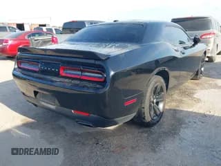 ✅ 2019 Dodge Challenger SXT • VIN: 2C3CDZAG0KH694452 • Lot: 43516523. Wystawiony na IAAI z przebiegiem 122 809 mil. Bezpłatny archiwum sprzedaży aukcyjnych z USA i szczegółowy raport historii pojazdu na DreamBid. Zdjęcie 4.
