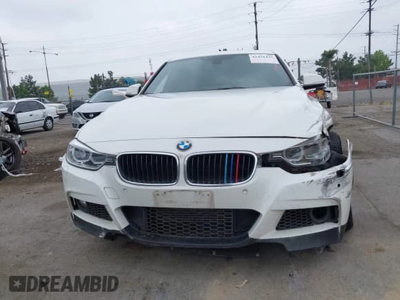 ✅ 2015 BMW 3 Series 328i xDrive • VIN: WBA3B5C5XFF959517 • Lot: 42421435. Wystawiony na IAAI z przebiegiem 122 833 mil. Bezpłatny archiwum sprzedaży aukcyjnych z USA i szczegółowy raport historii pojazdu na DreamBid. Zdjęcie 6.