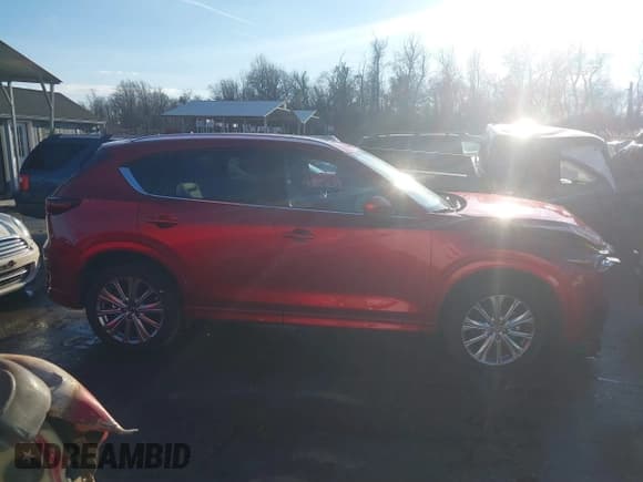✅ 2022 Mazda CX-5 Signature • VIN: JM3KFBXY2N0632267 • Lot: 41355678. Wystawiony na IAAI z przebiegiem 40 624 mil. Bezpłatny archiwum sprzedaży aukcyjnych z USA i szczegółowy raport historii pojazdu na DreamBid. Zdjęcie 14.