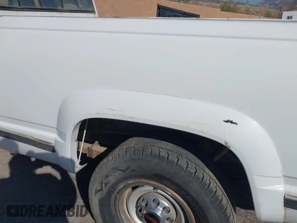 ✅ 1997 GMC Sierra 2500 • VIN: 1GTGC29F0VE530973 • Lot: 41544294. Wystawiony na IAAI z przebiegiem 225 486 mil. Bezpłatny archiwum sprzedaży aukcyjnych z USA i szczegółowy raport historii pojazdu na DreamBid. Zdjęcie 6.