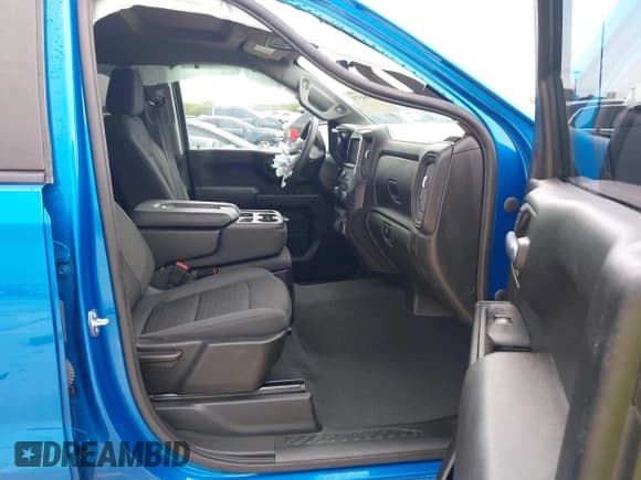 ✅ 2023 Chevrolet Silverado 1500 Custom • VIN: 1GCPABEK4PZ110427 • Lot: 42484579. Wystawiony na IAAI z przebiegiem 35 632 mil. Bezpłatny archiwum sprzedaży aukcyjnych z USA i szczegółowy raport historii pojazdu na DreamBid. Zdjęcie 5.