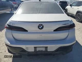 ✅ 2023 BMW i7 xDrive60 • VIN: WBY53EJ05PCM58262 • Lot: 42563184. Wystawiony na Copart z przebiegiem 10 718 mil. Bezpłatny archiwum sprzedaży aukcyjnych z USA i szczegółowy raport historii pojazdu na DreamBid. Zdjęcie 6.
