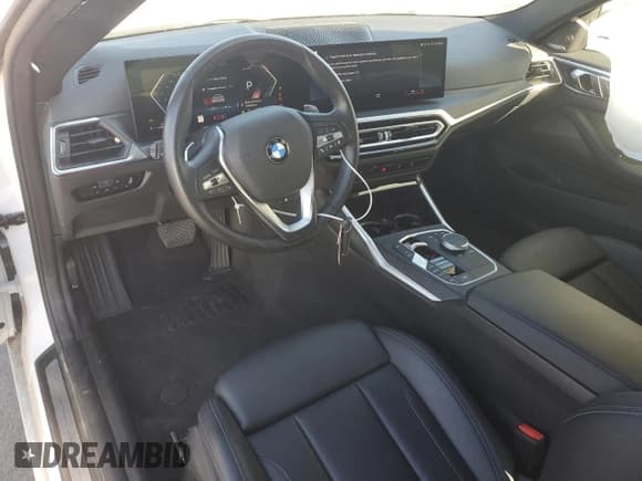 ✅ 2024 BMW 4 Series 430i xDrive • VIN: WBA73AP00RCP70208 • Lot: 76918674. Wystawiony na Copart z przebiegiem 9 213 mil. Bezpłatny archiwum sprzedaży aukcyjnych z USA i szczegółowy raport historii pojazdu na DreamBid. Zdjęcie 8.